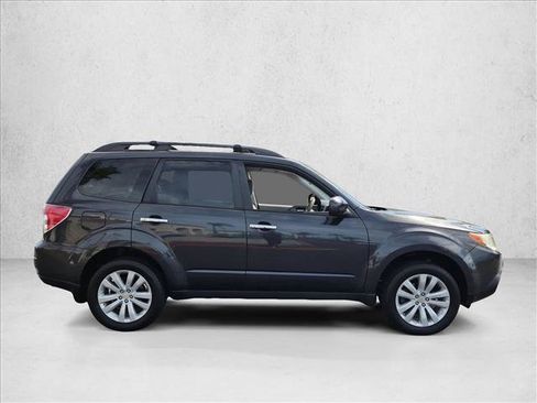Used 2013 Subaru Forester 2.5X Premium w/ Popular Pkg 2 AWD/4WD image 4