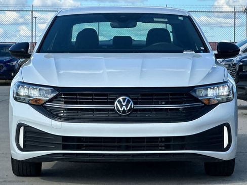 Used 2024 Volkswagen Jetta Sport image 8