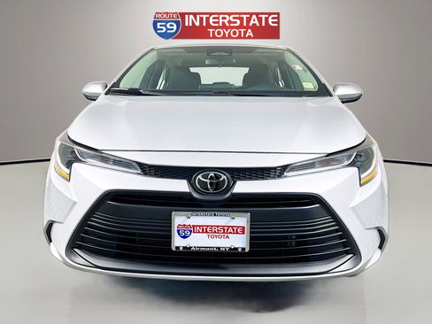 Certified 2025 Toyota Corolla LE FWD image 2