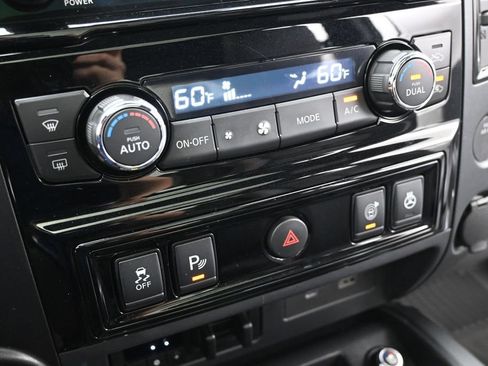 Used 2021 Nissan Titan PRO-4X w/ Pro-4x Convenience Package AWD/4WD image 16