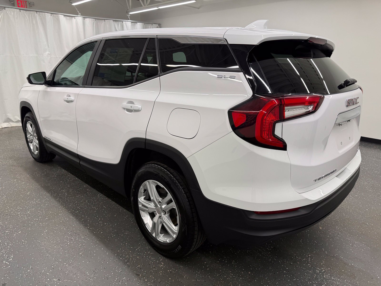 Used 2024 GMC Terrain SLE AWD/4WD image 3