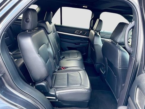 Certified 2018 Ford Explorer XLT w/ Equipment Group 202A image 31