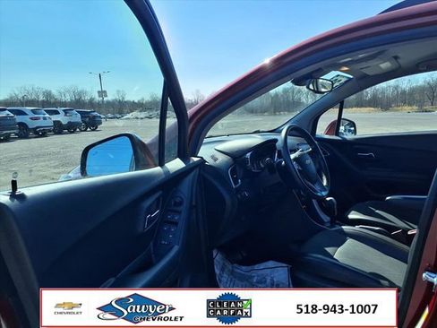 Used 2022 Chevrolet Trax LT w/ Driver Confidence Package image 12