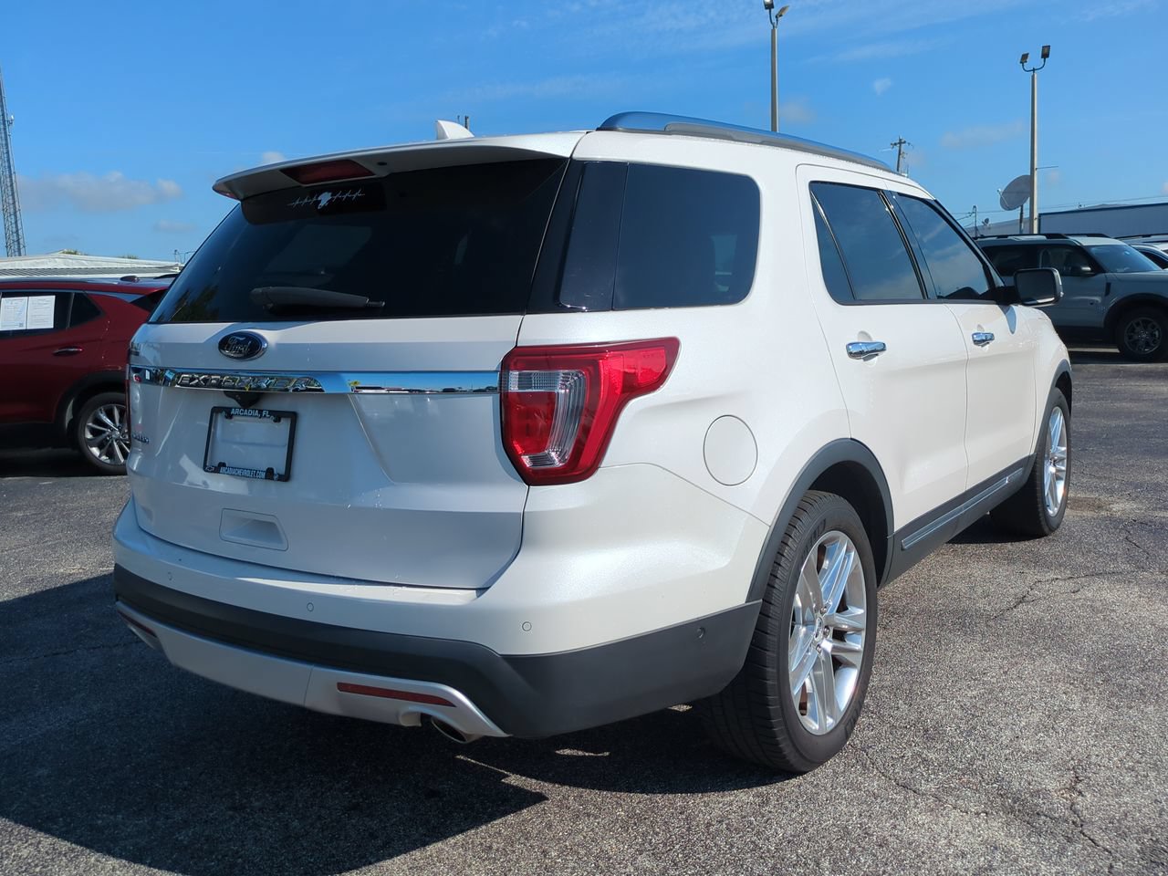 Used 2017 Ford Explorer Limited w/ Equipment Group 301A FWD image 4
