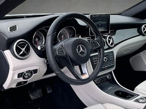 Used 2016 Mercedes-Benz GLA 250 4MATIC image 17