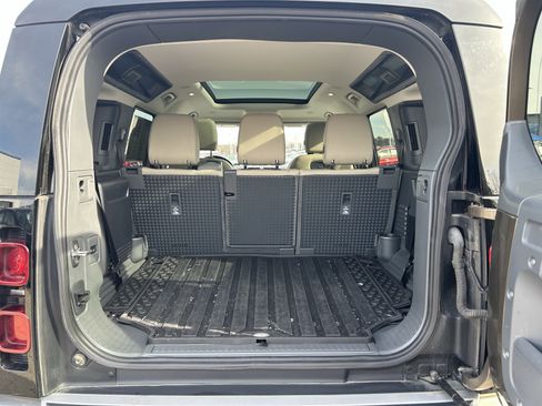 Used 2020 Land Rover Defender 110 HSE image 28