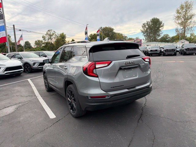 Used 2023 GMC Terrain SLE w/ Driver Convenience Package FWD image 9