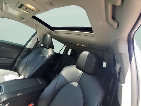 Used 2025 Toyota Highlander XLE FWD image 17