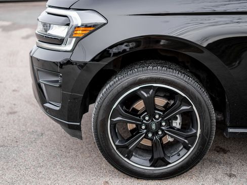 Used 2022 Ford Expedition Limited image 9