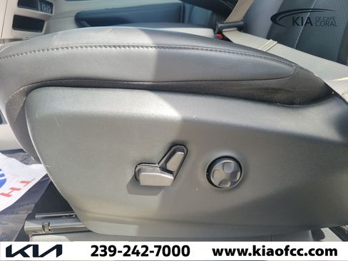 Used 2024 Chrysler Pacifica Touring-L FWD image 24