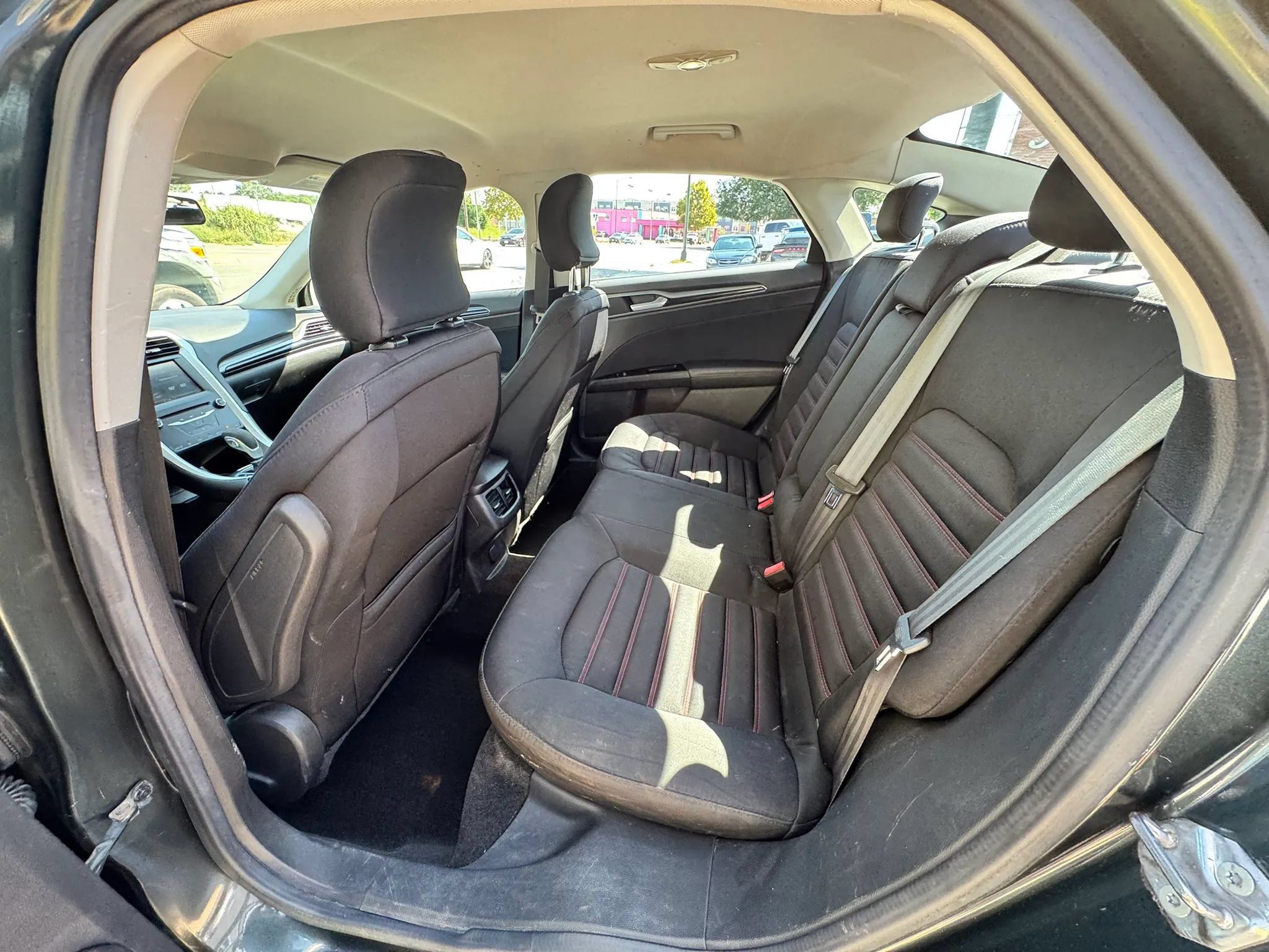 Used 2015 Ford Fusion SE FWD image 14