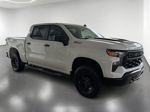 Used 2023 Chevrolet Silverado 1500 Custom Trail Boss AWD/4WD image 3
