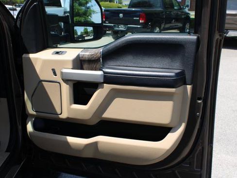 Used 2017 Ford F250 Lariat w/ Lariat Ultimate Package image 32