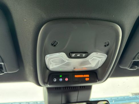 Used 2024 Chevrolet Colorado W/T image 21