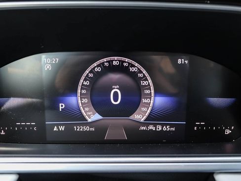 Certified 2025 Volkswagen Taos SE FWD image 24