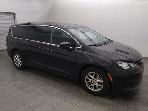 Used 2023 Chrysler Voyager LX FWD image 11
