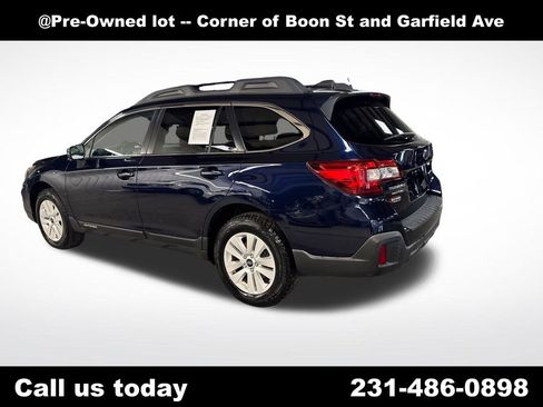 Used 2018 Subaru Outback 2.5i Premium AWD/4WD image 3