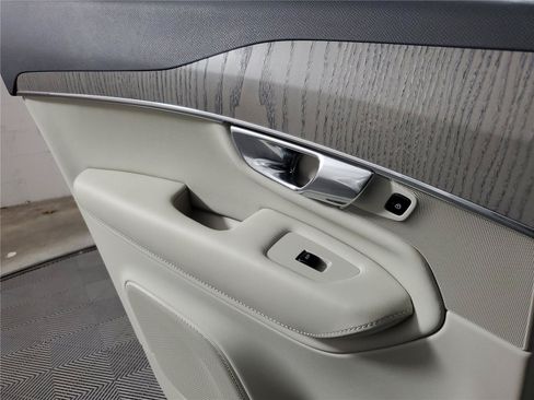 Certified 2025 Volvo XC90 T8 Plus w/ Protection Package Premier AWD/4WD image 18