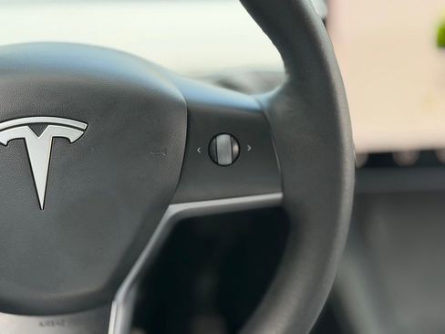 Used 2022 Tesla Model Y Long Range image 44