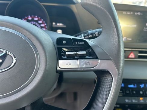 Used 2021 Hyundai Elantra SEL image 15