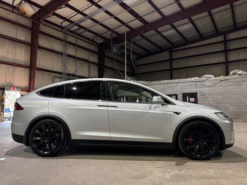 Used 2017 Tesla Model X P100D image 4