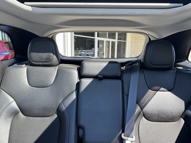 Used 2019 Jeep Cherokee Latitude Plus w/ Comfort/Convenience Group AWD/4WD image 31