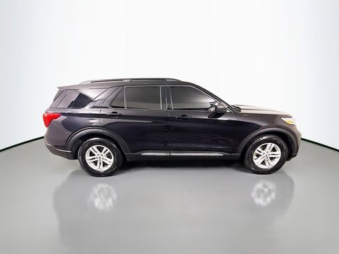 Used 2022 Ford Explorer XLT image 11