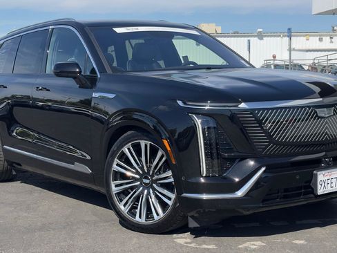 Used 2026 Cadillac Vistiq Premium Luxury AWD/4WD image 1