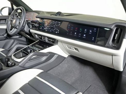 Certified 2025 Porsche Cayenne GTS AWD/4WD image 24
