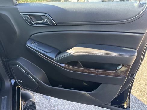 Used 2018 Chevrolet Suburban LT image 14