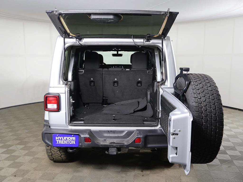Used 2023 Jeep Wrangler Unlimited Sahara w/ Cold Weather Group AWD/4WD image 13