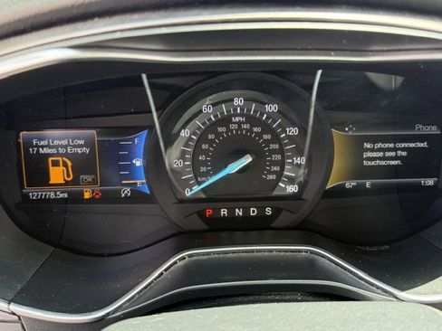 Used 2017 Ford Fusion SE w/ Fusion SE Technology Package FWD image 19