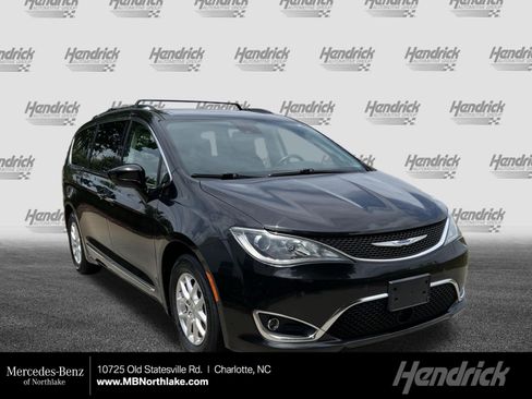 Used 2020 Chrysler Pacifica Touring-L w/ Advanced Safetytec Group FWD image 1