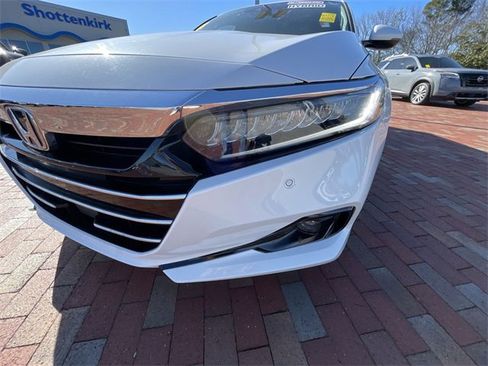 Used 2022 Honda Accord Touring image 6