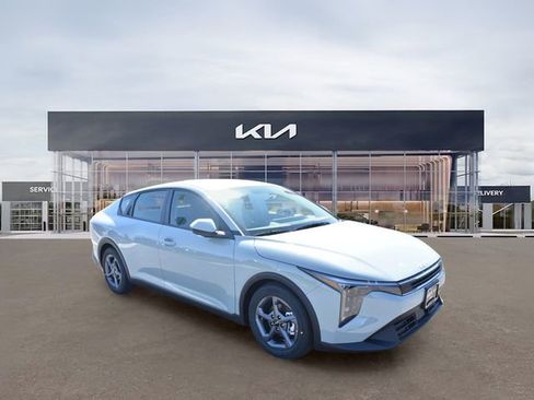 New 2026 Kia K4 FWD image 11