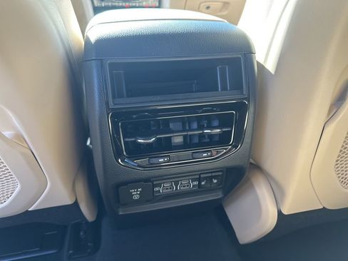 New 2025 Jeep Grand Cherokee Limited image 23