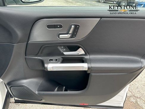 Used 2023 Mercedes-Benz GLB 250 image 20