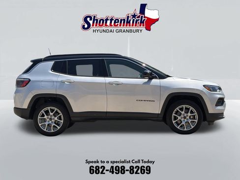 Used 2025 Jeep Compass Limited AWD/4WD image 5