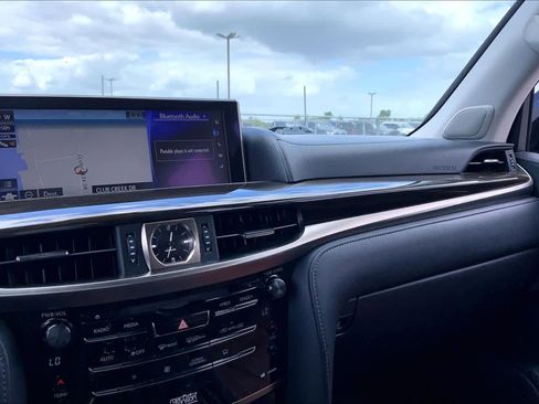 Used 2016 Lexus LX 570 4WD w/ Luxury Package image 35