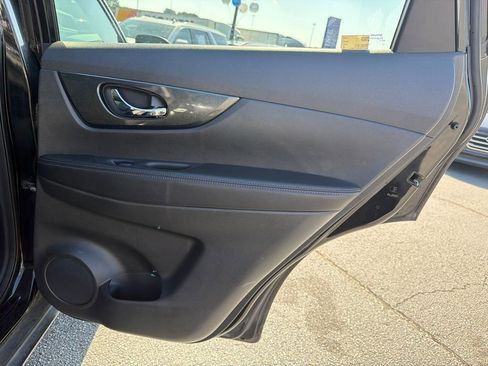 Used 2016 Nissan Rogue SL w/ SL Premium Package FWD image 16
