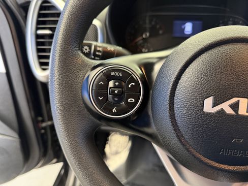 Used 2022 Kia Soul LX FWD image 14