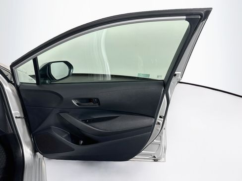Used 2025 Toyota Corolla LE FWD image 30