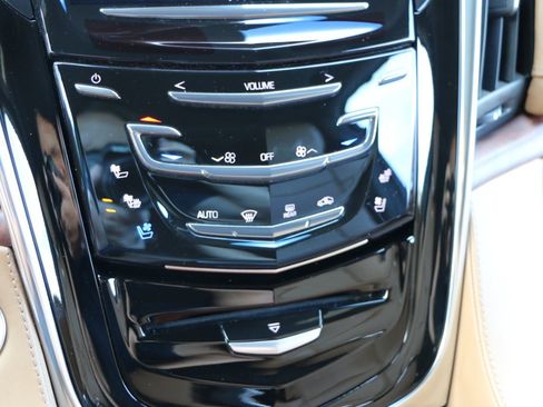 Used 2017 Cadillac Escalade ESV Platinum RWD image 27