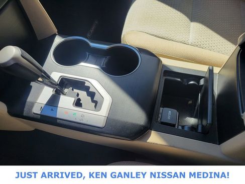 Used 2012 Toyota Camry LE image 11