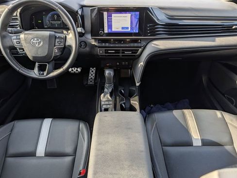 Used 2025 Toyota Camry SE image 11