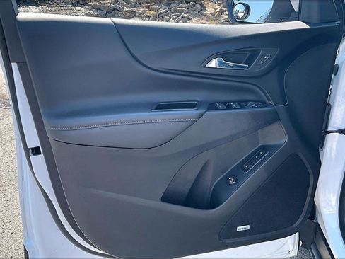 Used 2023 Chevrolet Equinox Premier AWD/4WD image 25