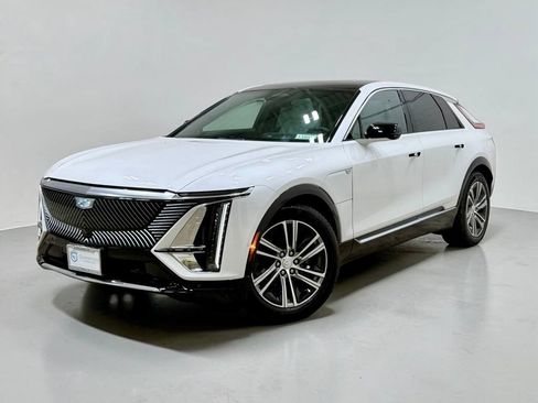Used 2024 Cadillac Lyriq Luxury RWD image 2