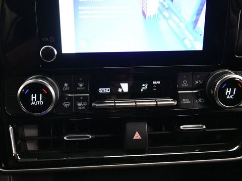 Used 2023 Toyota Highlander L FWD image 15