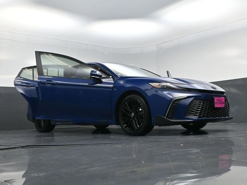 Used 2025 Toyota Camry SE image 26