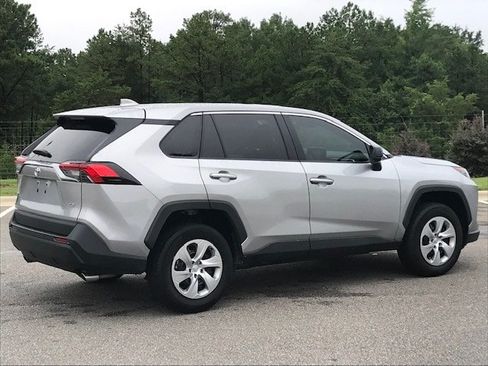 Used 2022 Toyota RAV4 LE FWD image 3